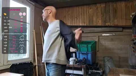 My name is David and if you like public exhibitions you wont be disappointed with me LoL - My favorite vibes is 44  online show from 10.26.25