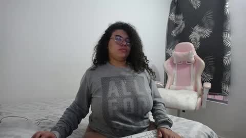 Bianca Tuesday to Sunday from 2am to 6am UTC-5 online show from 01.25.25