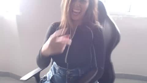 Snapshot of bianca_vega_ chatting on 12.19.25 bianca_vega_ online show from 12.19.25