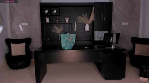 Bianca Pierce online show from 12.21.25