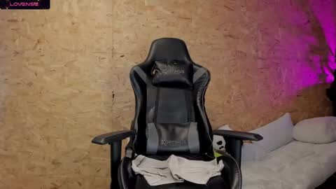 Biancastrong.. IGThebiancastrong online show from 02.19.25