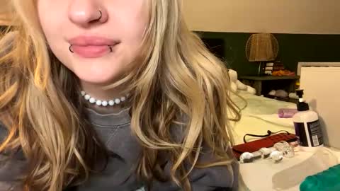 Ellie  online show from 02.25.26