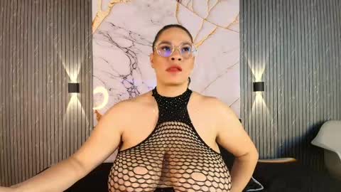 Snapshot of big_tits_in_your_face chatting on 04.17.26 Tell me Sophia online show from 04.17.26
