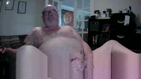 Snapshot of bigaussie5 chatting on 11.18.25 Bigaussie online show from 11.18.25