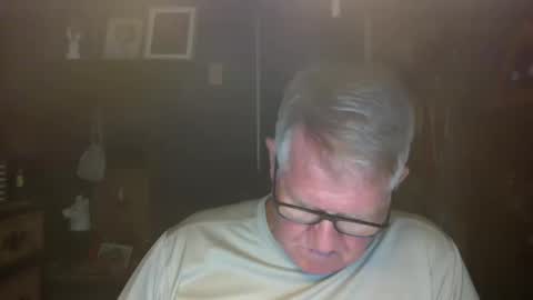 Snapshot of bigbeerdrinker1 chatting on 10.12.25 bigbeerdrinker online show from 10.12.25