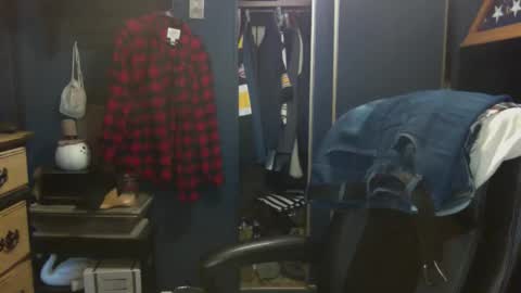 Snapshot of bigbeerdrinker1 chatting on 11.06.25 bigbeerdrinker online show from 11.06.25