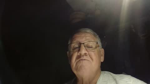 Snapshot of bigbeerdrinker1 chatting on 11.20.25 bigbeerdrinker online show from 11.20.25