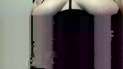 Snapshot of bigbellybabe1987 chatting on 01.03.25 bigbellybabe1987 online show from 01.03.25