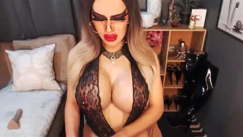 Loraine Cruz online show from 02.26.25