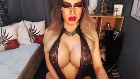 Loraine Cruz online show from 03.10.25