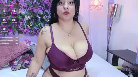 Snapshot of bigboobsrose chatting on 02.19.25 Rose online show from 02.19.25