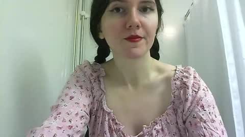 Isabella online show from 10.14.25