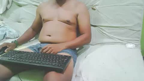 Snapshot of bigdickguyaux chatting on 03.29.26 bigdickguyaux online show from 03.29.26