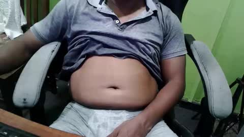 Snapshot of bigdickguyaux chatting on 04.05.26 bigdickguyaux online show from 04.05.26
