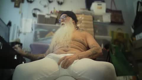 Snapshot of bigjeff01 chatting on 12.01.25 bigjeff01 online show from 12.01.25