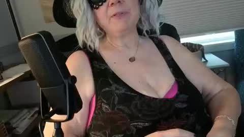 Snapshot of bigmarisella chatting on 02.03.26 Big Mari online show from 02.03.26