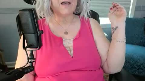 Snapshot of bigmarisella chatting on 02.04.26 Big Mari online show from 02.04.26