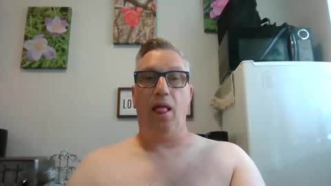 Snapshot of bignhard_69_ chatting on 05.29.26 bignhard_69_ online show from 05.29.26