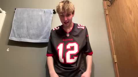 Snapshot of bigskinnyboyshh chatting on 12.09.24 bigskinnyboyshh online show from 12.09.24