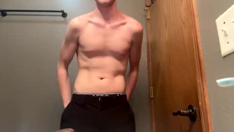 Snapshot of bigskinnyboyshh chatting on 12.31.24 bigskinnyboyshh online show from 12.31.24