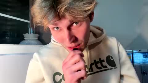 Snapshot of bigskinnyboyshh chatting on 01.02.25 bigskinnyboyshh online show from 01.02.25