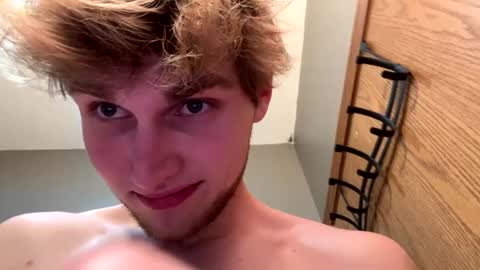 Snapshot of bigskinnyboyshh chatting on 01.06.25 bigskinnyboyshh online show from 01.06.25