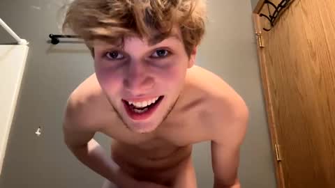 Snapshot of bigskinnyboyshh chatting on 01.09.25 bigskinnyboyshh online show from 01.09.25