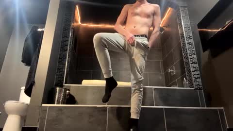 Snapshot of bigskinnyboyshh chatting on 02.08.25 bigskinnyboyshh online show from 02.08.25