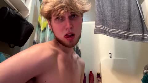 Snapshot of bigskinnyboyshh chatting on 02.11.25 bigskinnyboyshh online show from 02.11.25