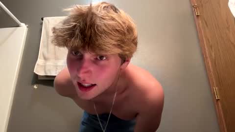 Snapshot of bigskinnyboyshh chatting on 10.03.25 bigskinnyboyshh online show from 10.03.25