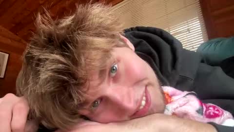 Snapshot of bigskinnyboyshh chatting on 11.09.25 bigskinnyboyshh online show from 11.09.25