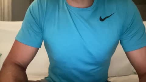 Snapshot of bigsong78 chatting on 10.16.25 BigHardCock horny Balearic Islands online show from 10.16.25