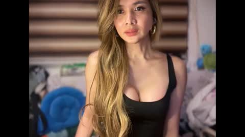 Snapshot of bigsurprise4u chatting on 10.27.25 Yna online show from 10.27.25