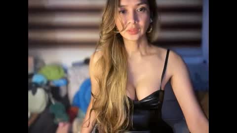 Snapshot of bigsurprise4u chatting on 11.17.25 Yna online show from 11.17.25