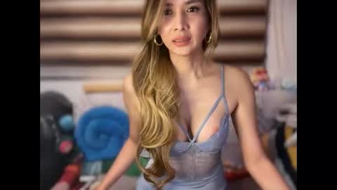 Snapshot of bigsurprise4u chatting on 12.03.25 Yna online show from 12.03.25