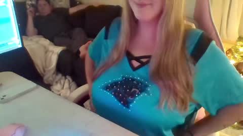 Snapshot of bigtittyboatboo chatting on 11.25.25 Mountain Mama online show from 11.25.25