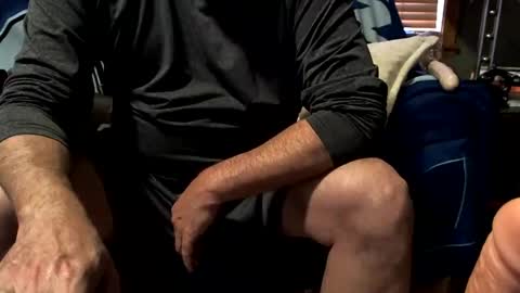 Snapshot of biguylovessuckingcock chatting on 12.21.24 biguylovessuckingcock online show from 12.21.24