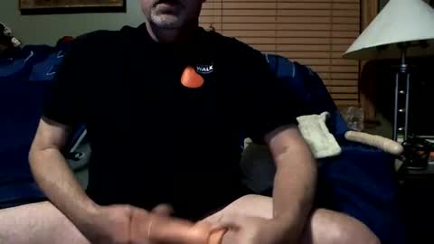 Snapshot of biguylovessuckingcock chatting on 01.21.25 biguylovessuckingcock online show from 01.21.25