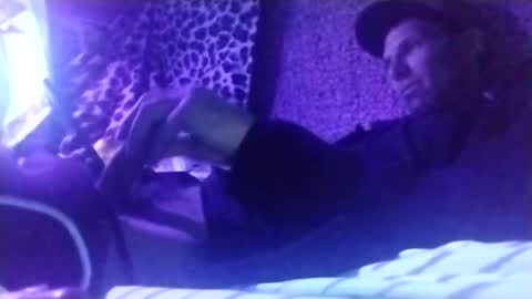 Snapshot of bigwalkdog420 chatting on 01.28.25 bigwalkdog420 online show from 01.28.25