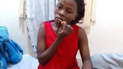Snapshot of bilia_ebony chatting on 01.06.25 Bilia online show from 01.06.25