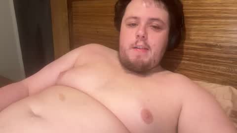 Snapshot of bisexualchubbyboy chatting on 03.04.25 james online show from 03.04.25