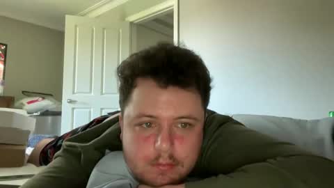 Snapshot of bisexualchubbyboy chatting on 10.31.25 james online show from 10.31.25