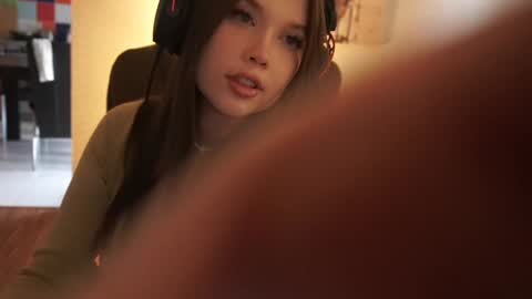 Snapshot of bitter_moon chatting on 03.12.25 Ann Braslowsky online show from 03.12.25