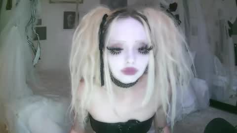 vampire fang  online show from 04.02.26