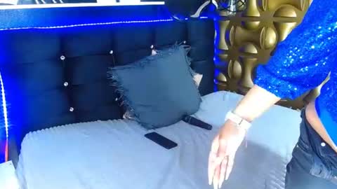 Snapshot of black_ambar chatting on 12.31.24 Ambar online show from 12.31.24