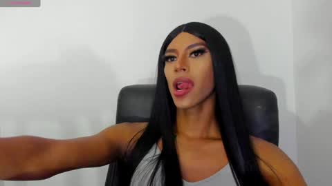 Snapshot of blackbeauty_ts chatting on 01.12.25 Nina online show from 01.12.25