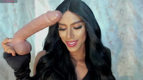 Snapshot of blackbeauty_ts chatting on 01.19.25 Nina online show from 01.19.25