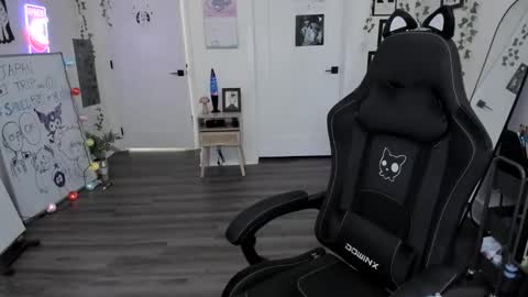 Ella online show from 02.05.26