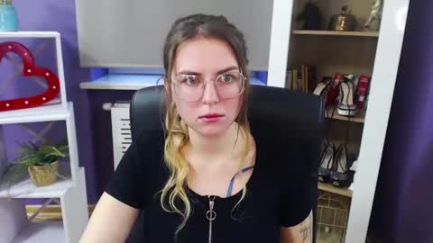 Z O E Y online show from 12.23.24