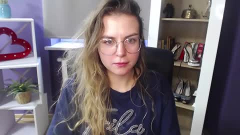 Z O E Y online show from 01.06.25